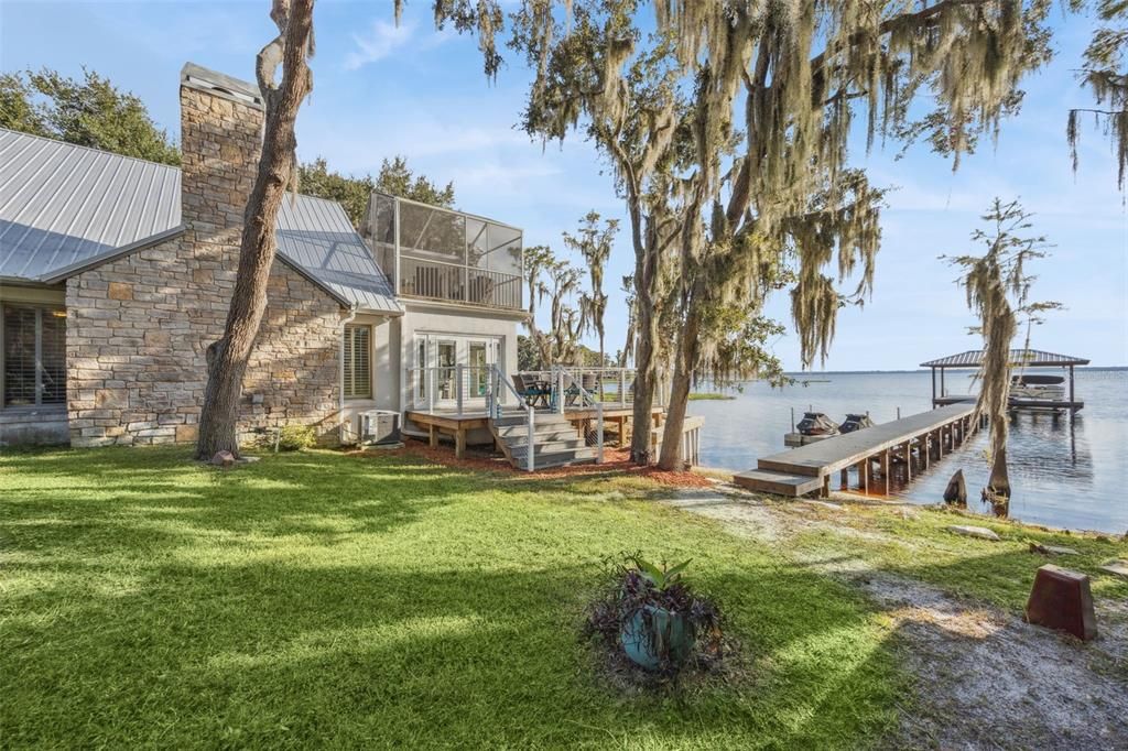 合同活跃: $895,000 (3 贝兹, 2 浴室, 2172 平方英尺)