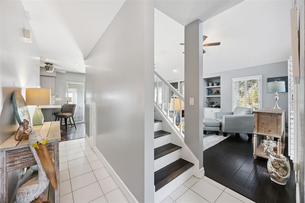 合同活跃: $895,000 (3 贝兹, 2 浴室, 2172 平方英尺)