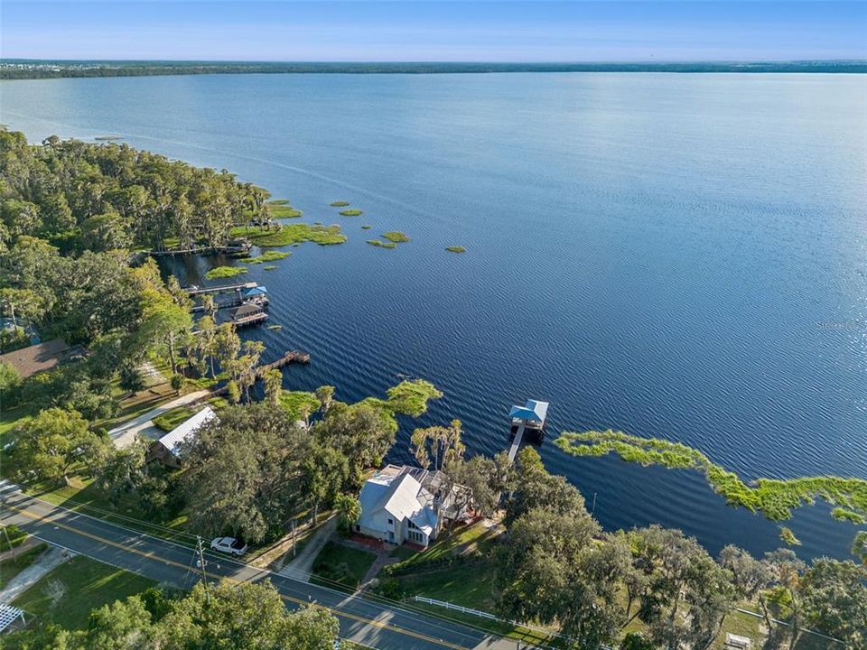 合同活跃: $895,000 (3 贝兹, 2 浴室, 2172 平方英尺)