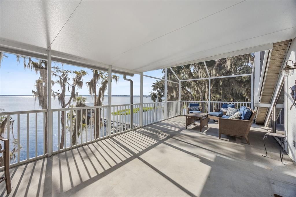 合同活跃: $895,000 (3 贝兹, 2 浴室, 2172 平方英尺)