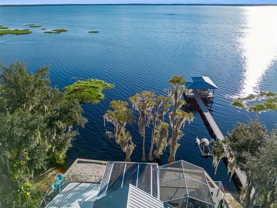 合同活跃: $895,000 (3 贝兹, 2 浴室, 2172 平方英尺)