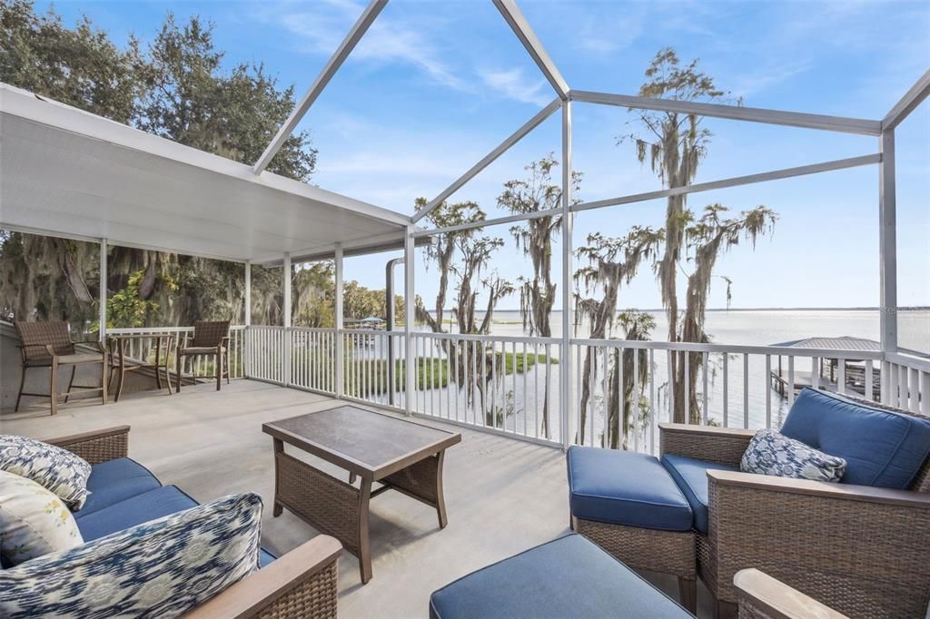 合同活跃: $895,000 (3 贝兹, 2 浴室, 2172 平方英尺)