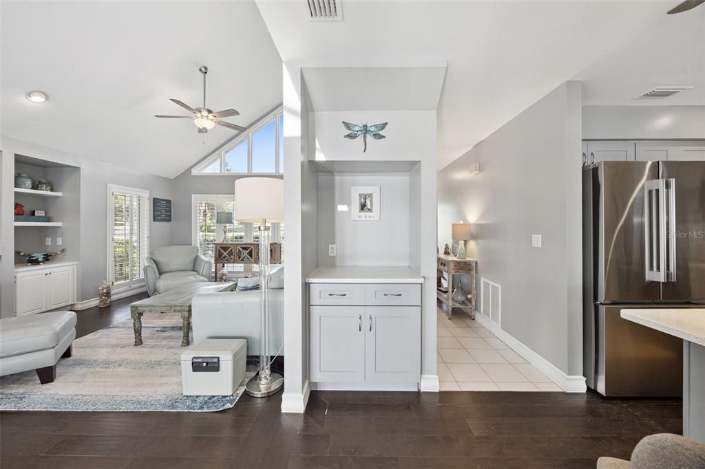 合同活跃: $895,000 (3 贝兹, 2 浴室, 2172 平方英尺)