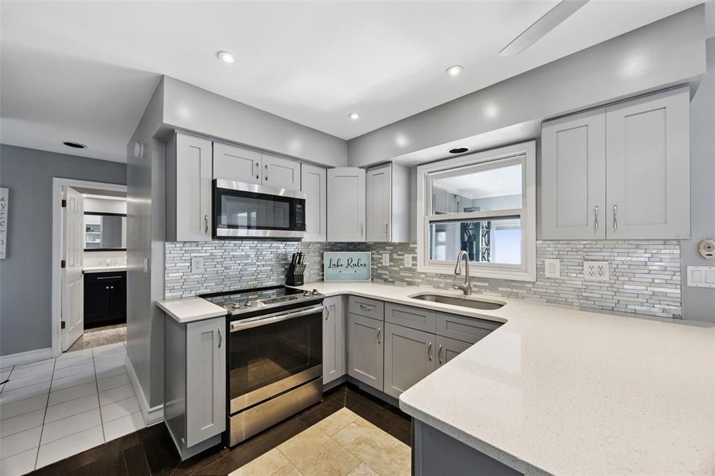 合同活跃: $895,000 (3 贝兹, 2 浴室, 2172 平方英尺)