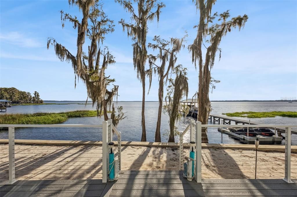 合同活跃: $895,000 (3 贝兹, 2 浴室, 2172 平方英尺)