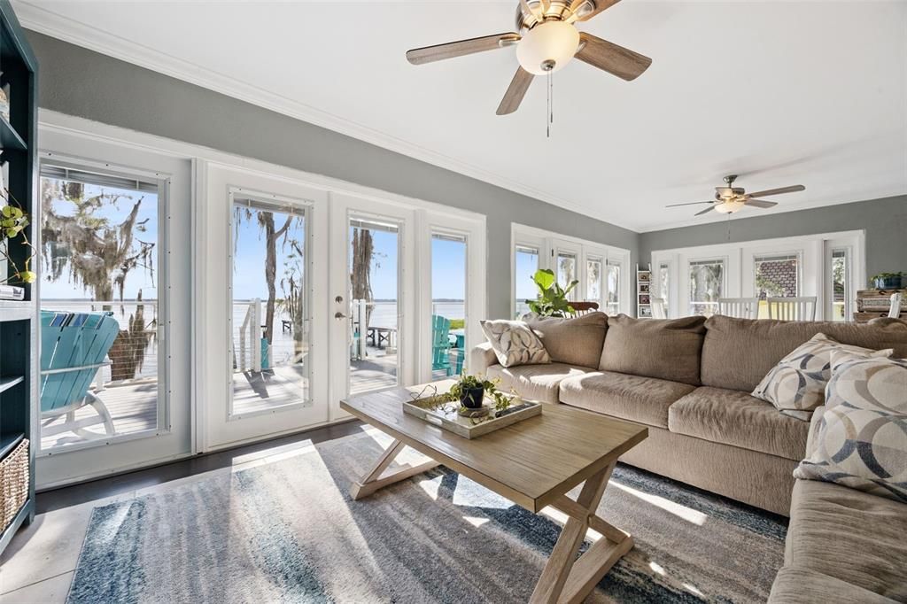 合同活跃: $895,000 (3 贝兹, 2 浴室, 2172 平方英尺)