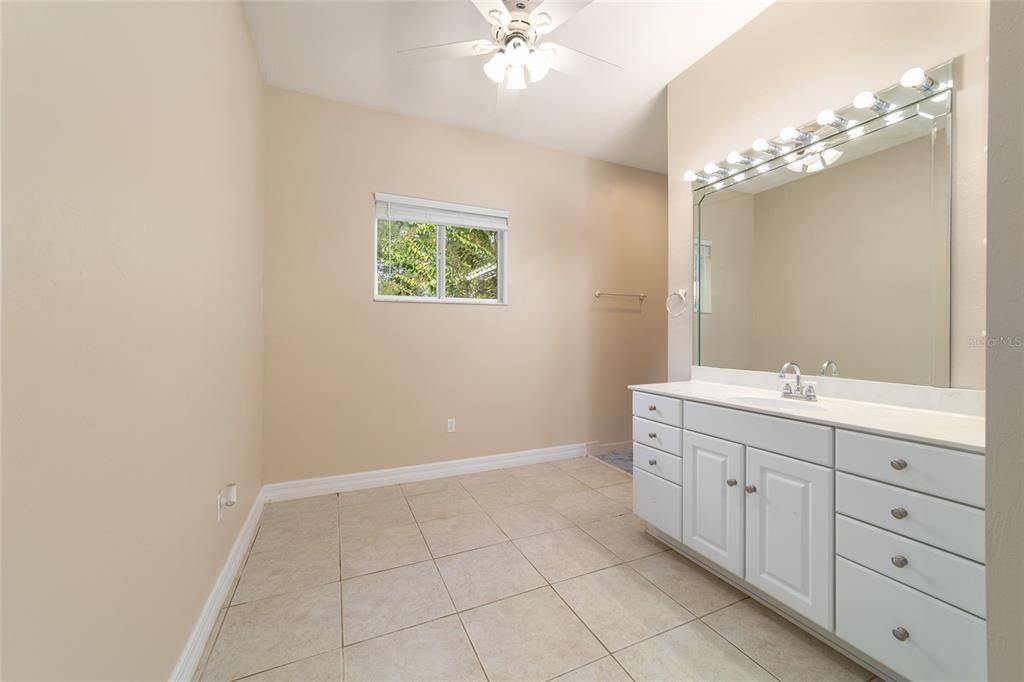 待售: $1,250,000 (5 贝兹, 4 浴室, 5357 平方英尺)