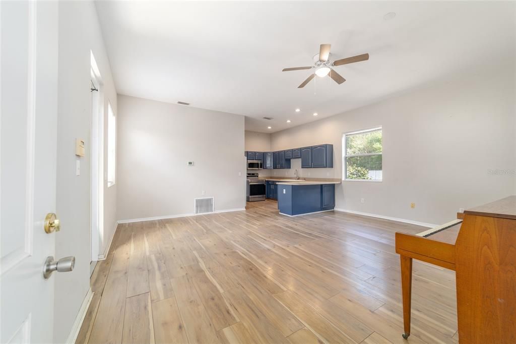 待售: $1,250,000 (5 贝兹, 4 浴室, 5357 平方英尺)