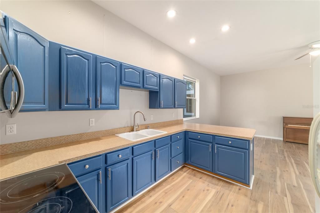 待售: $1,250,000 (5 贝兹, 4 浴室, 5357 平方英尺)