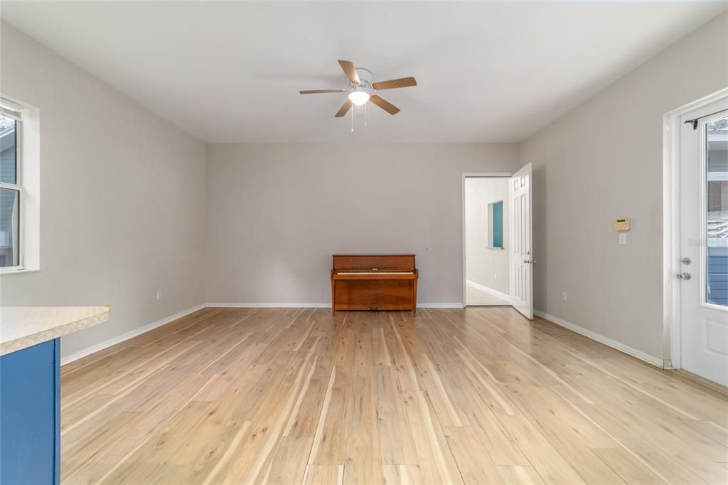 待售: $1,250,000 (5 贝兹, 4 浴室, 5357 平方英尺)