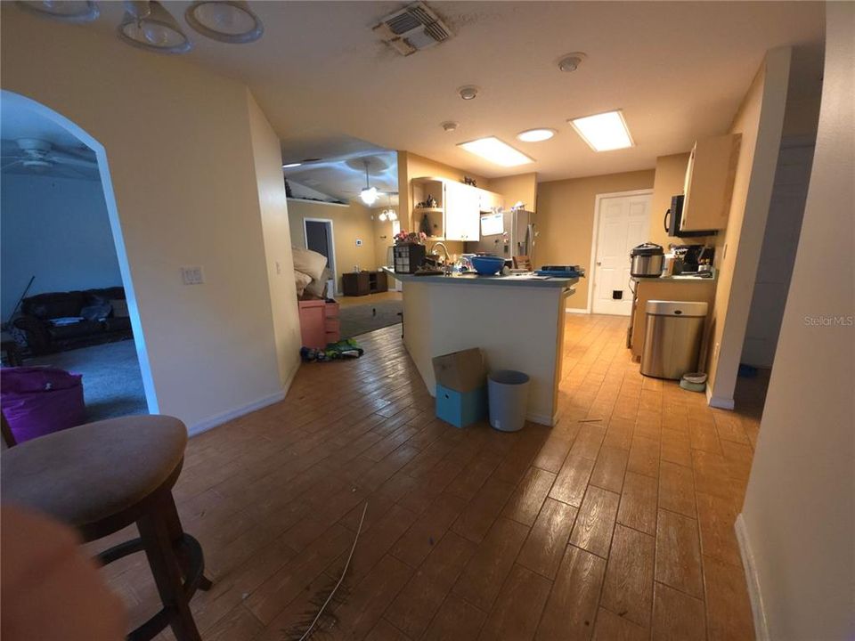 Active With Contract: $180,000 (3 beds, 2 baths, 1690 Square Feet)