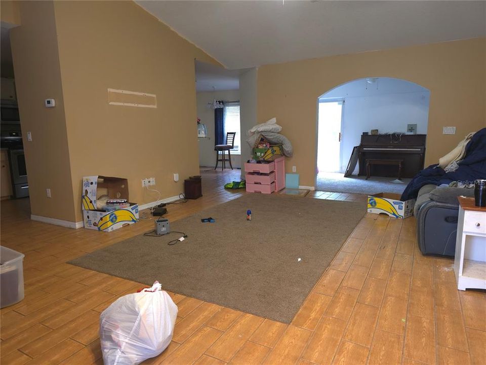 Active With Contract: $180,000 (3 beds, 2 baths, 1690 Square Feet)