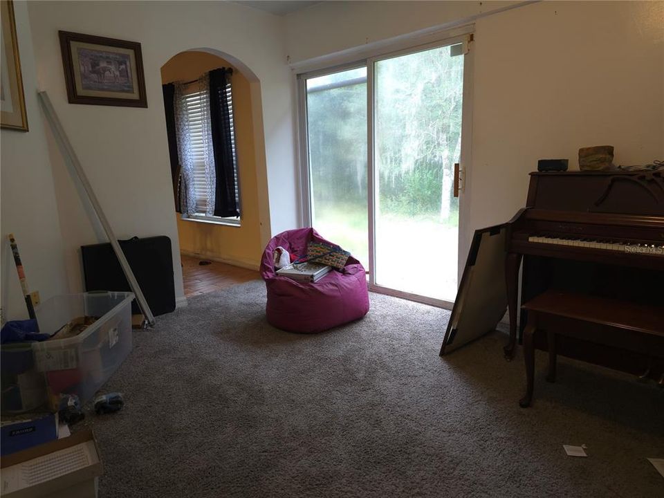 Active With Contract: $180,000 (3 beds, 2 baths, 1690 Square Feet)