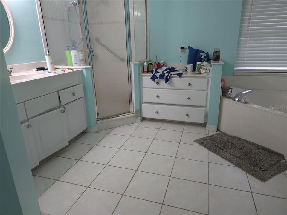 Active With Contract: $180,000 (3 beds, 2 baths, 1690 Square Feet)