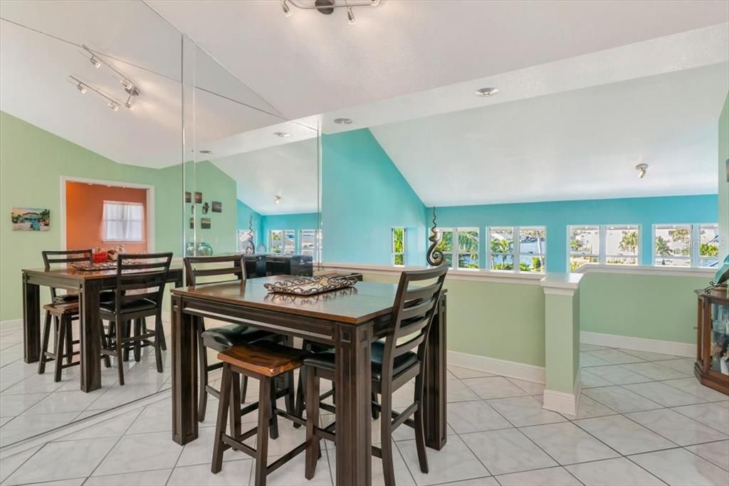 待售: $309,000 (2 贝兹, 2 浴室, 1115 平方英尺)