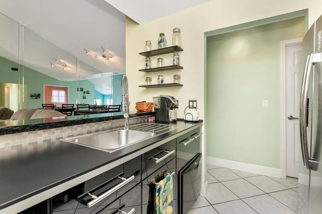 待售: $309,000 (2 贝兹, 2 浴室, 1115 平方英尺)