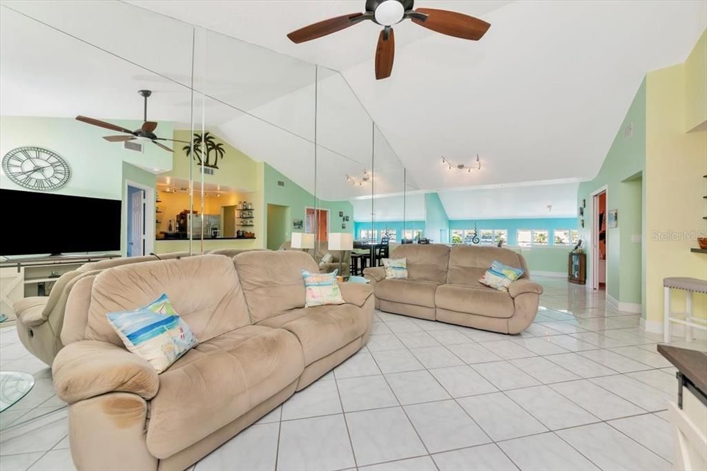 待售: $309,000 (2 贝兹, 2 浴室, 1115 平方英尺)