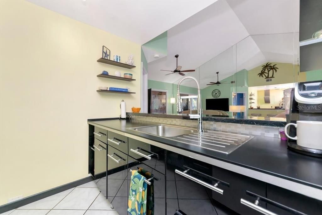 待售: $309,000 (2 贝兹, 2 浴室, 1115 平方英尺)