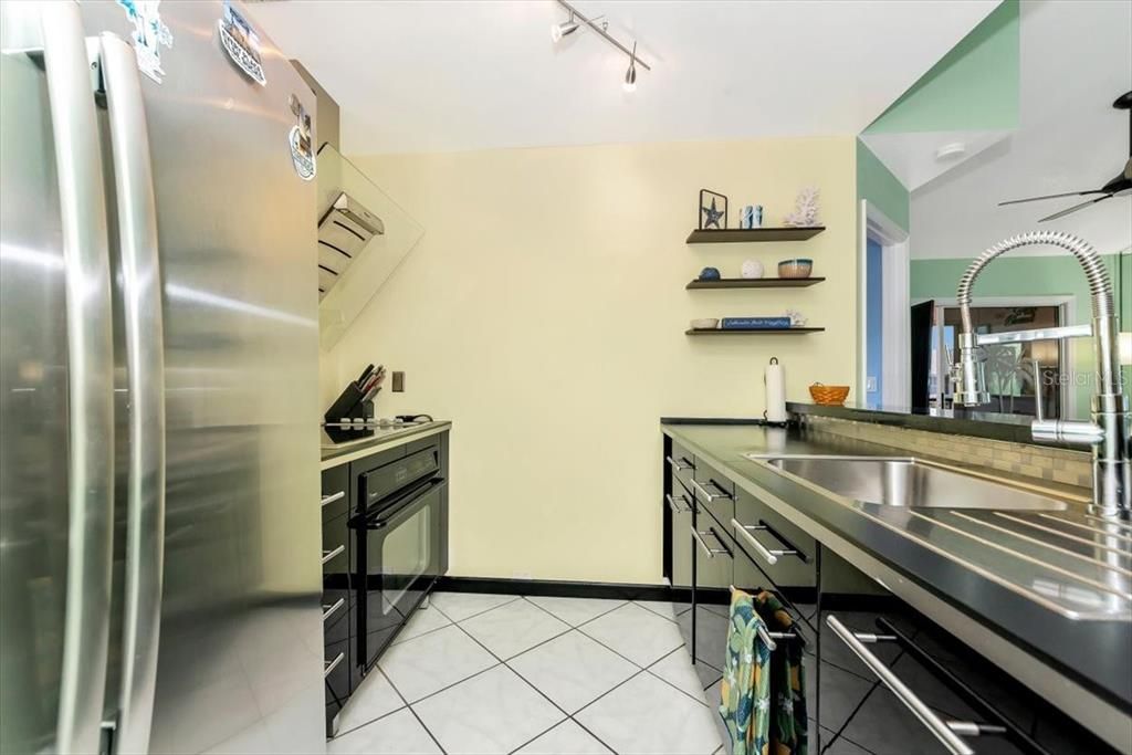 待售: $309,000 (2 贝兹, 2 浴室, 1115 平方英尺)