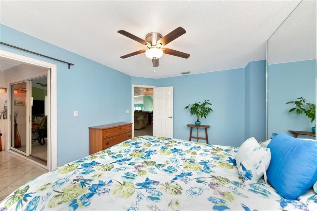 待售: $309,000 (2 贝兹, 2 浴室, 1115 平方英尺)