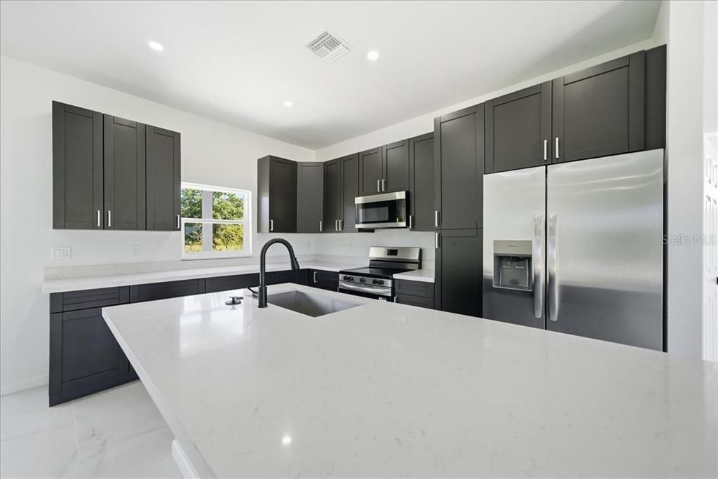 На продажу: $294,900 (3 спален, 2 ванн, 1497 Квадратных фут)