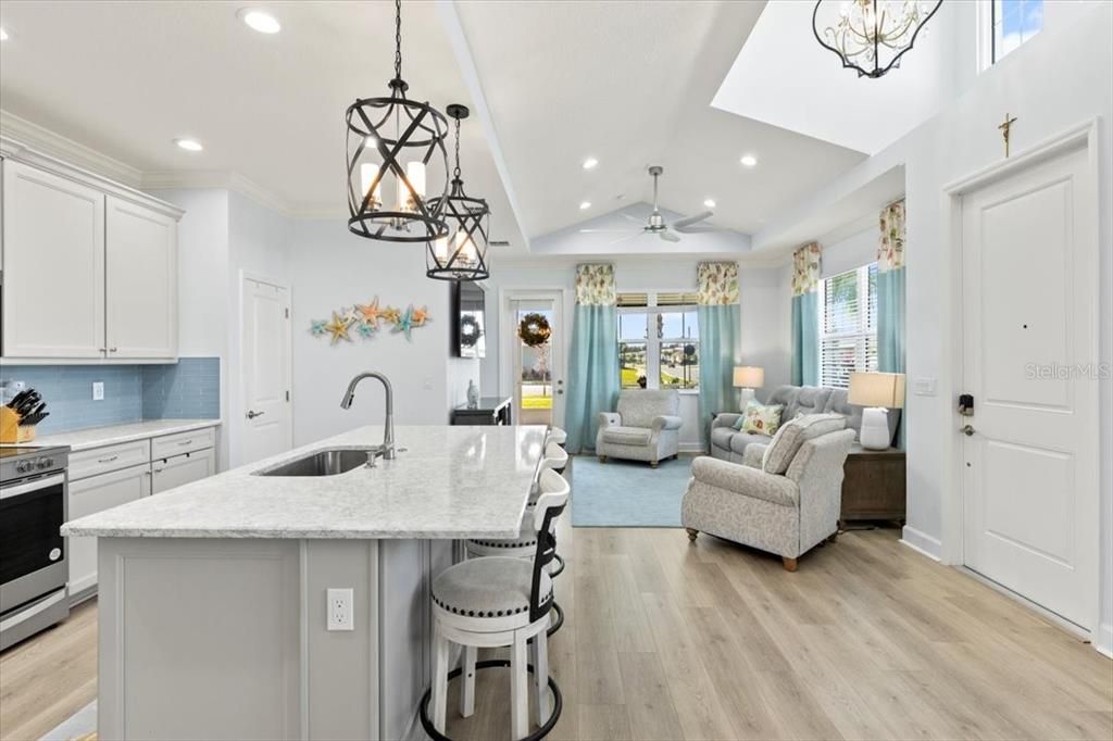 For Sale: $429,900 (2 beds, 2 baths, 1466 Square Feet)