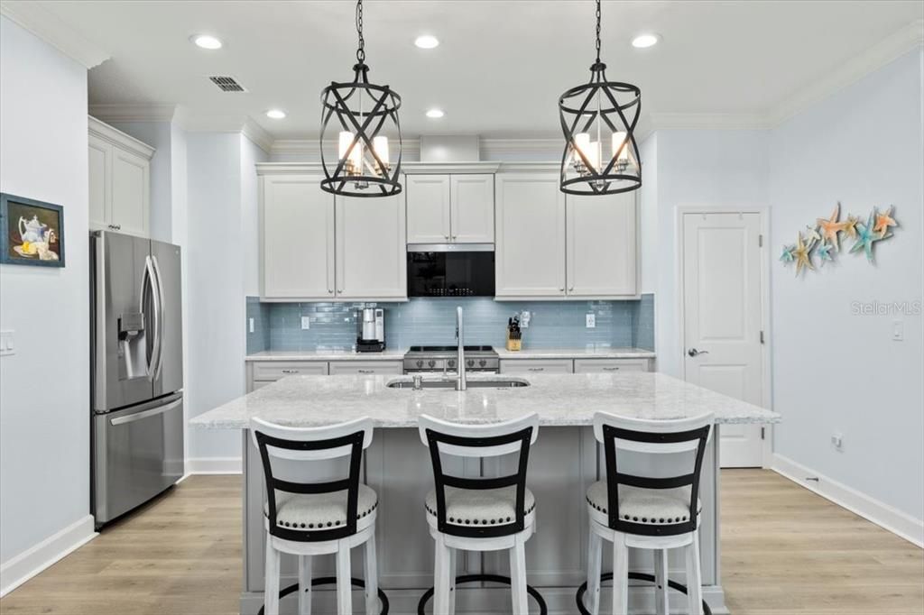 For Sale: $429,900 (2 beds, 2 baths, 1466 Square Feet)