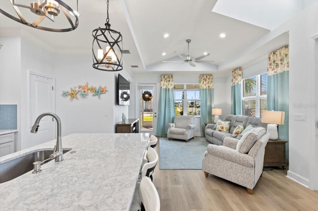 For Sale: $429,900 (2 beds, 2 baths, 1466 Square Feet)