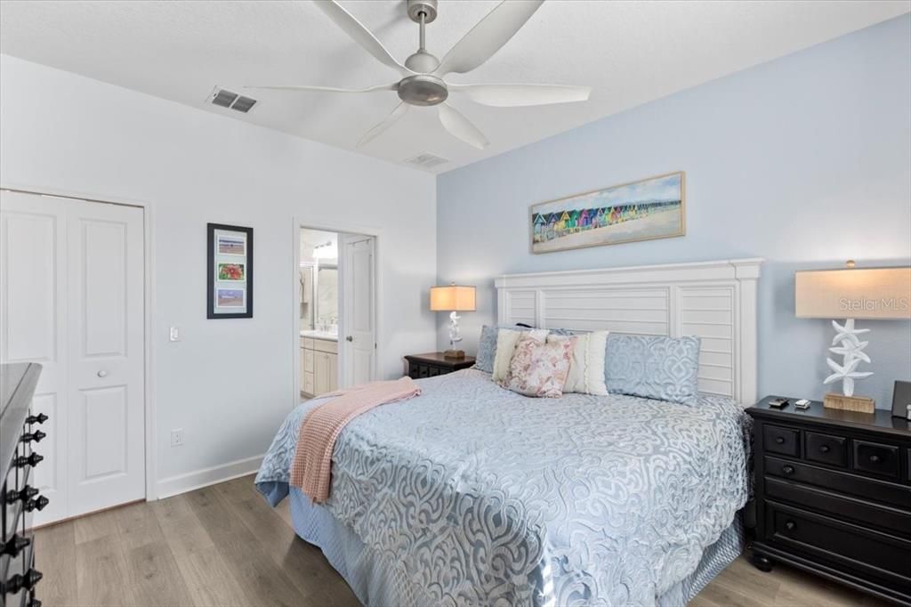 For Sale: $429,900 (2 beds, 2 baths, 1466 Square Feet)