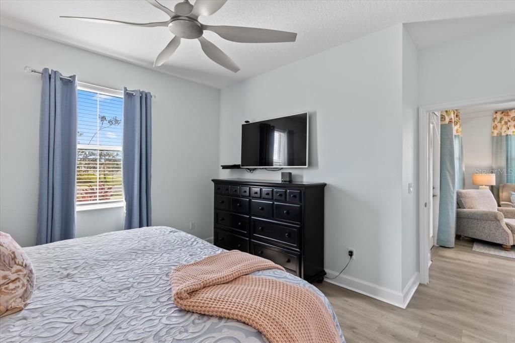 For Sale: $429,900 (2 beds, 2 baths, 1466 Square Feet)