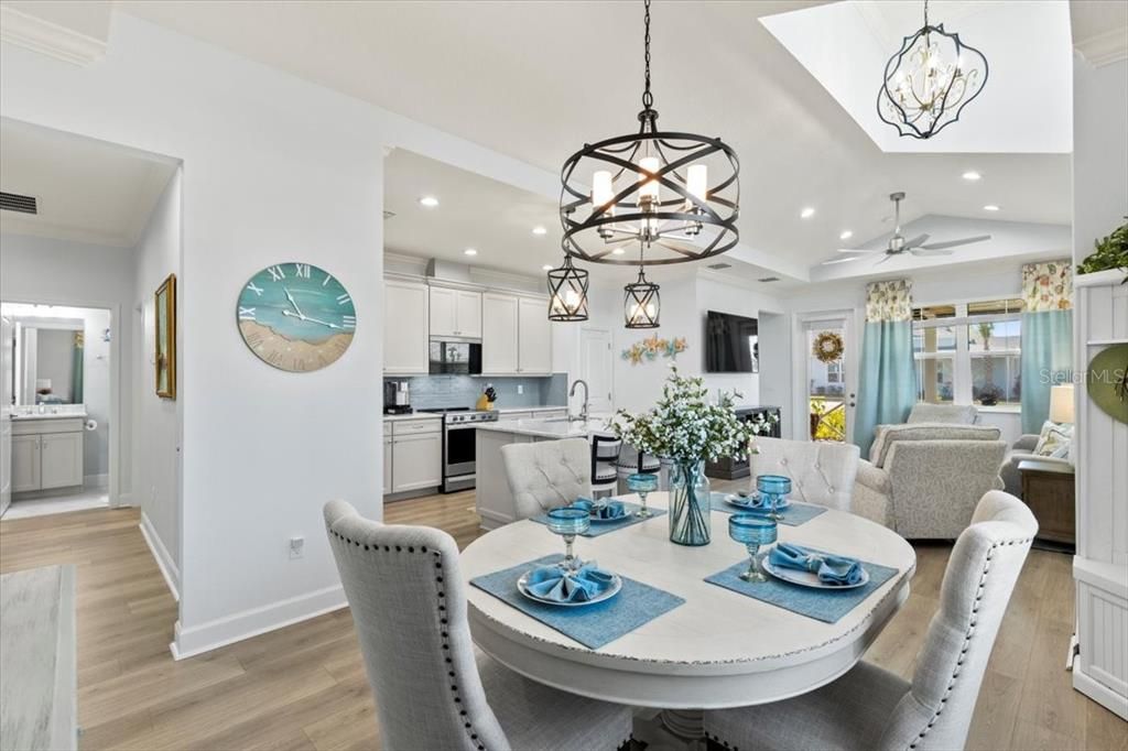 For Sale: $429,900 (2 beds, 2 baths, 1466 Square Feet)