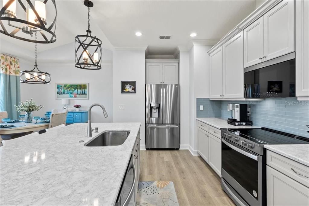 For Sale: $429,900 (2 beds, 2 baths, 1466 Square Feet)