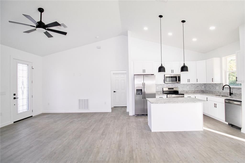 For Sale: $337,900 (3 beds, 2 baths, 1488 Square Feet)