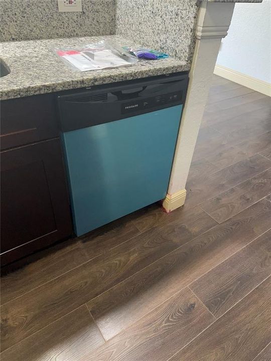 For Sale: $150,000 (2 beds, 2 baths, 935 Square Feet)