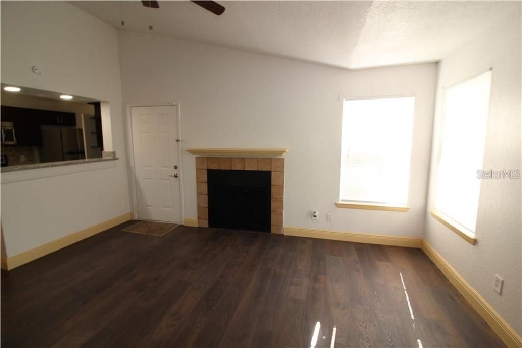 For Sale: $150,000 (2 beds, 2 baths, 935 Square Feet)