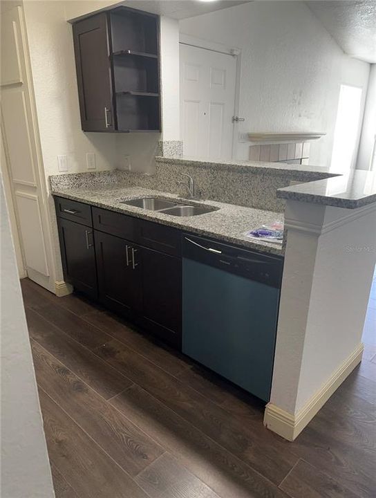 For Sale: $150,000 (2 beds, 2 baths, 935 Square Feet)