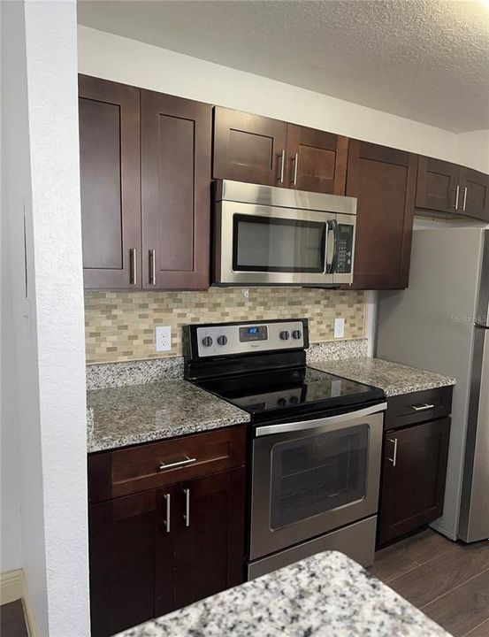 For Sale: $150,000 (2 beds, 2 baths, 935 Square Feet)