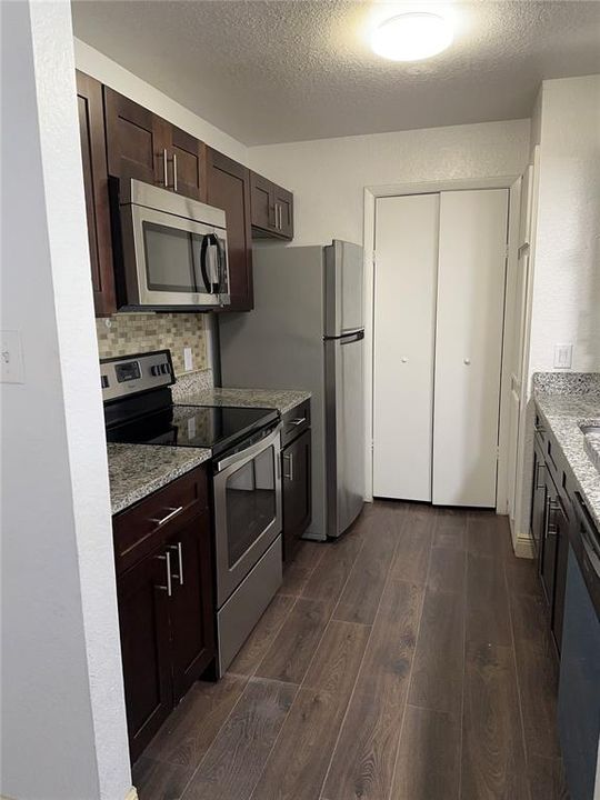 For Sale: $150,000 (2 beds, 2 baths, 935 Square Feet)