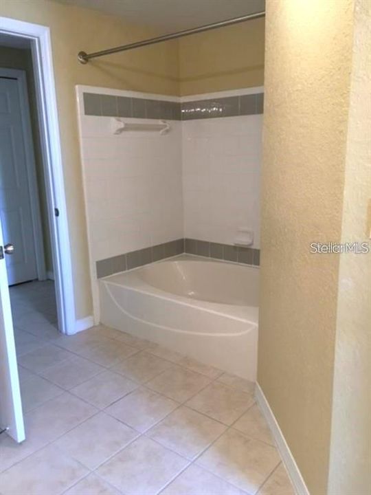 For Sale: $210,000 (2 beds, 2 baths, 1107 Square Feet)