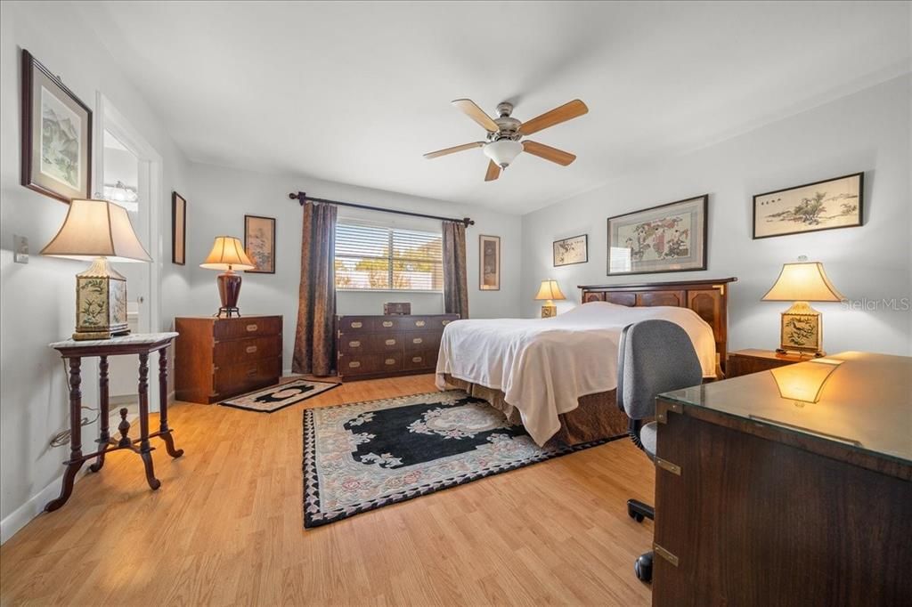 待售: $155,000 (2 贝兹, 2 浴室, 1456 平方英尺)