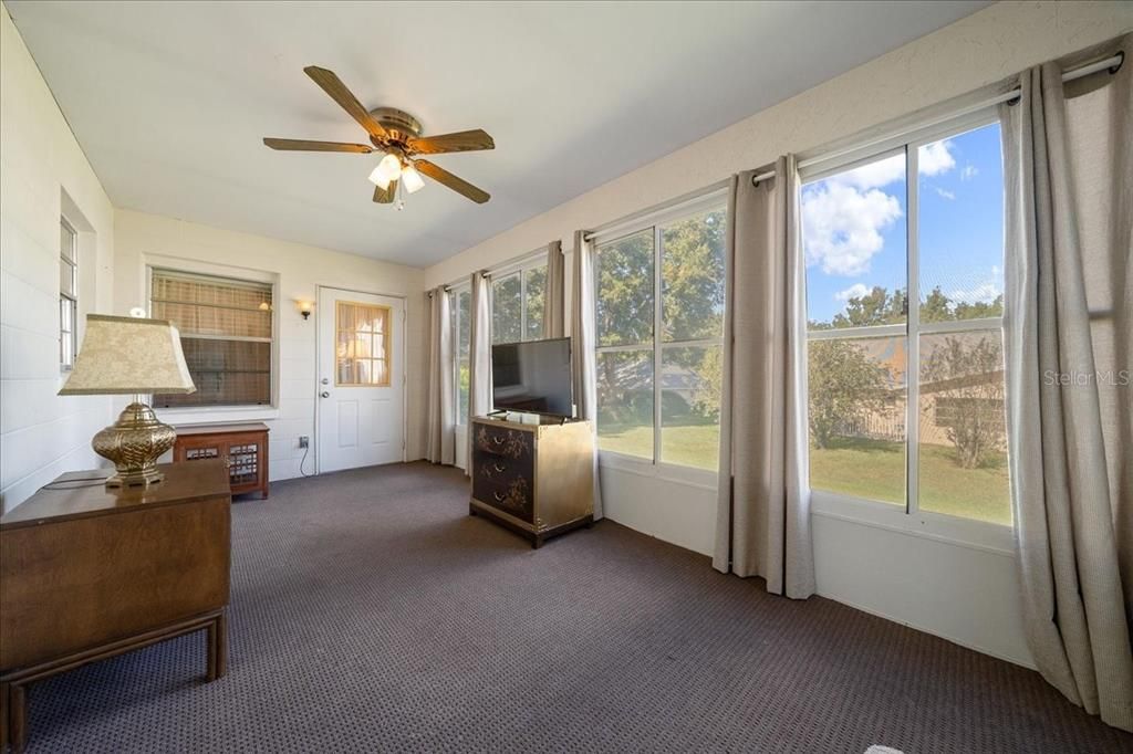 待售: $155,000 (2 贝兹, 2 浴室, 1456 平方英尺)