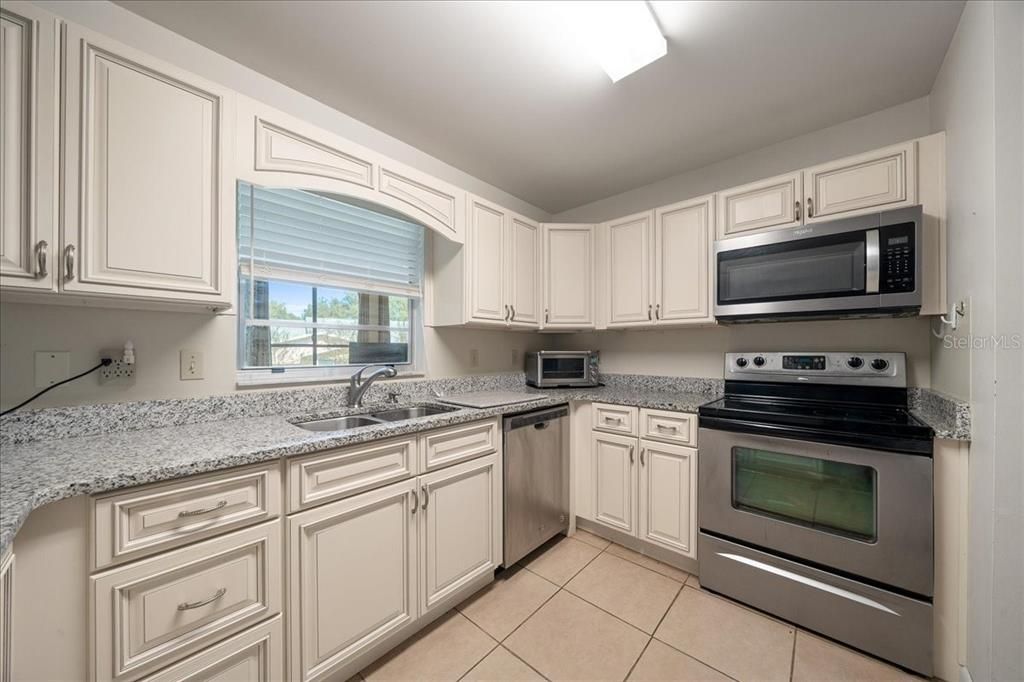 待售: $155,000 (2 贝兹, 2 浴室, 1456 平方英尺)