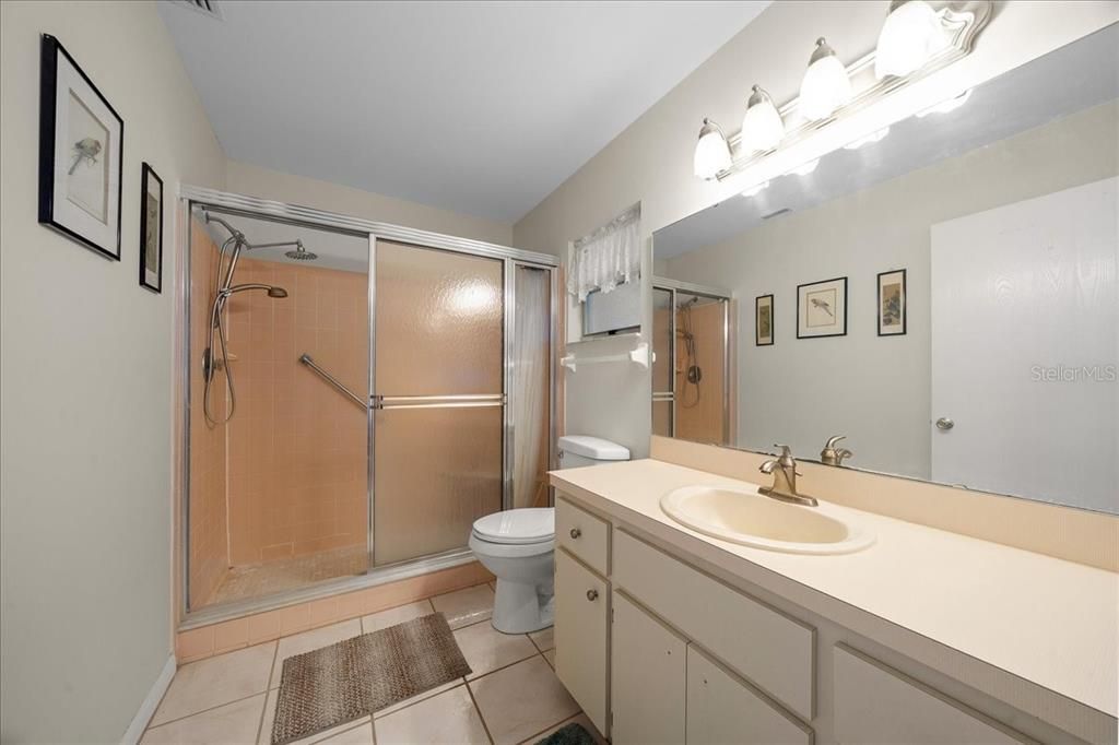 待售: $155,000 (2 贝兹, 2 浴室, 1456 平方英尺)