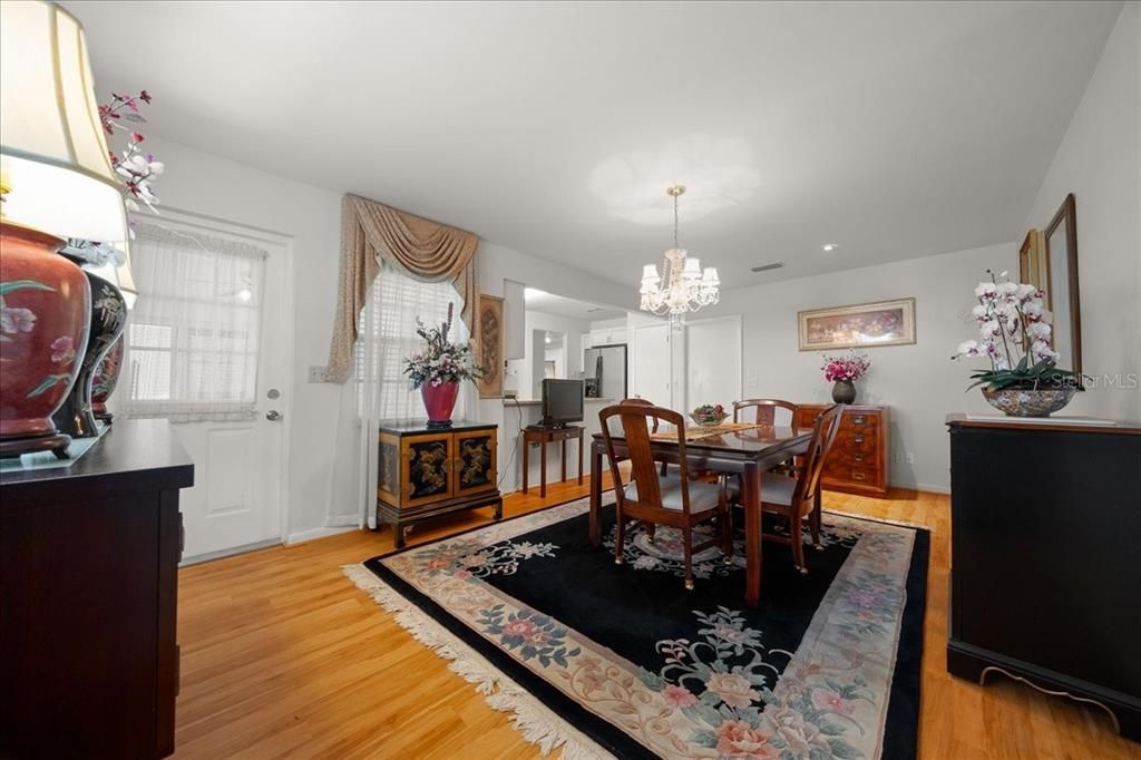 待售: $155,000 (2 贝兹, 2 浴室, 1456 平方英尺)