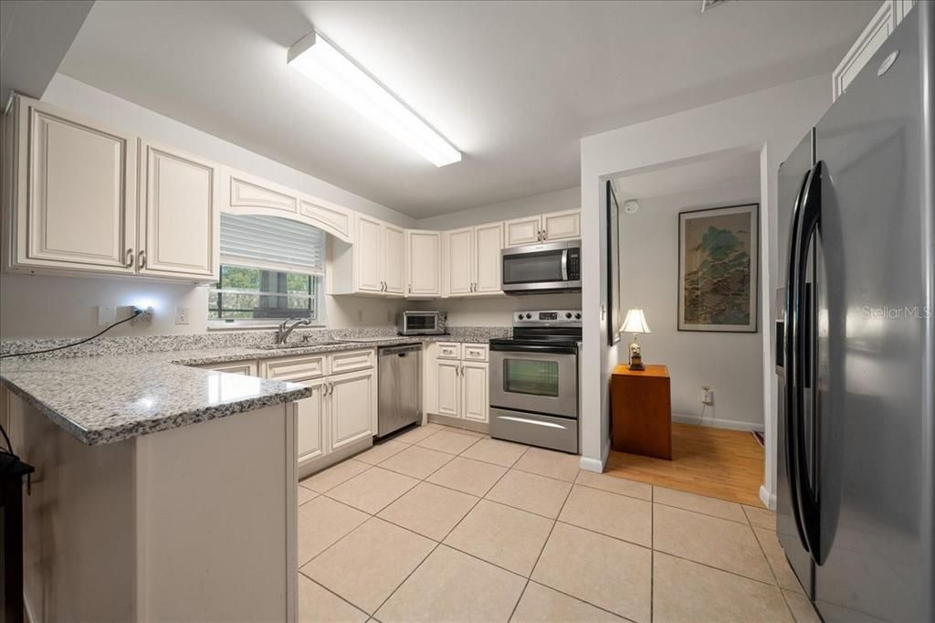 待售: $155,000 (2 贝兹, 2 浴室, 1456 平方英尺)