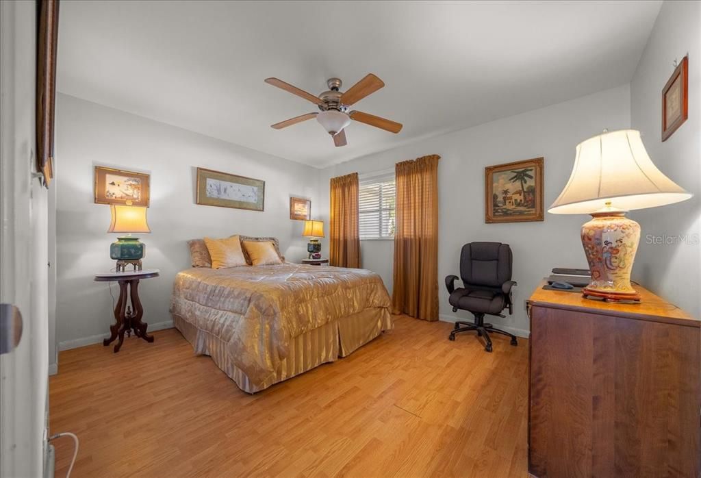 待售: $155,000 (2 贝兹, 2 浴室, 1456 平方英尺)