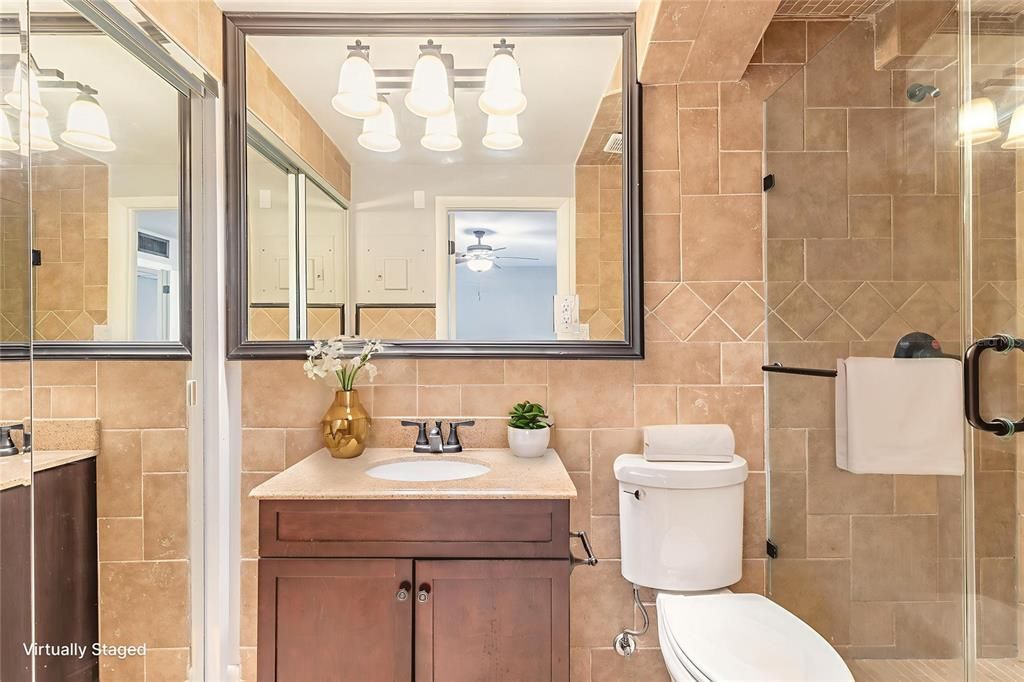 Active With Contract: $209,900 (2 beds, 2 baths, 890 Square Feet)