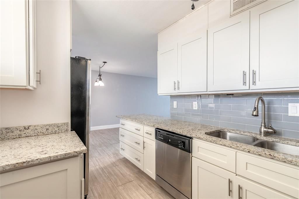 Active With Contract: $209,900 (2 beds, 2 baths, 890 Square Feet)