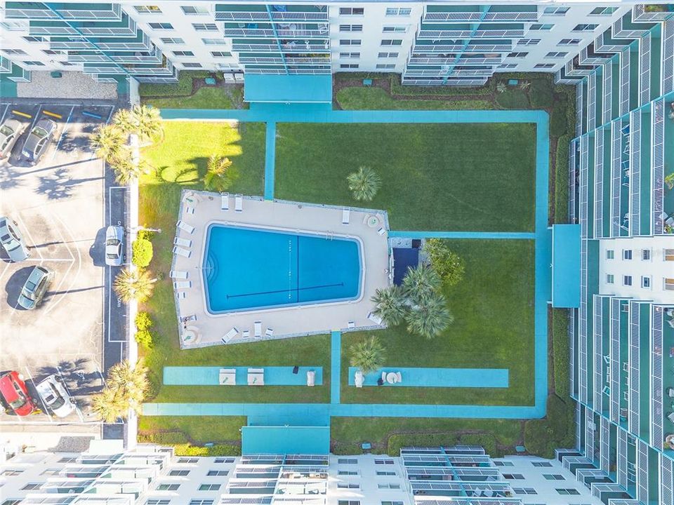 Active With Contract: $209,900 (2 beds, 2 baths, 890 Square Feet)