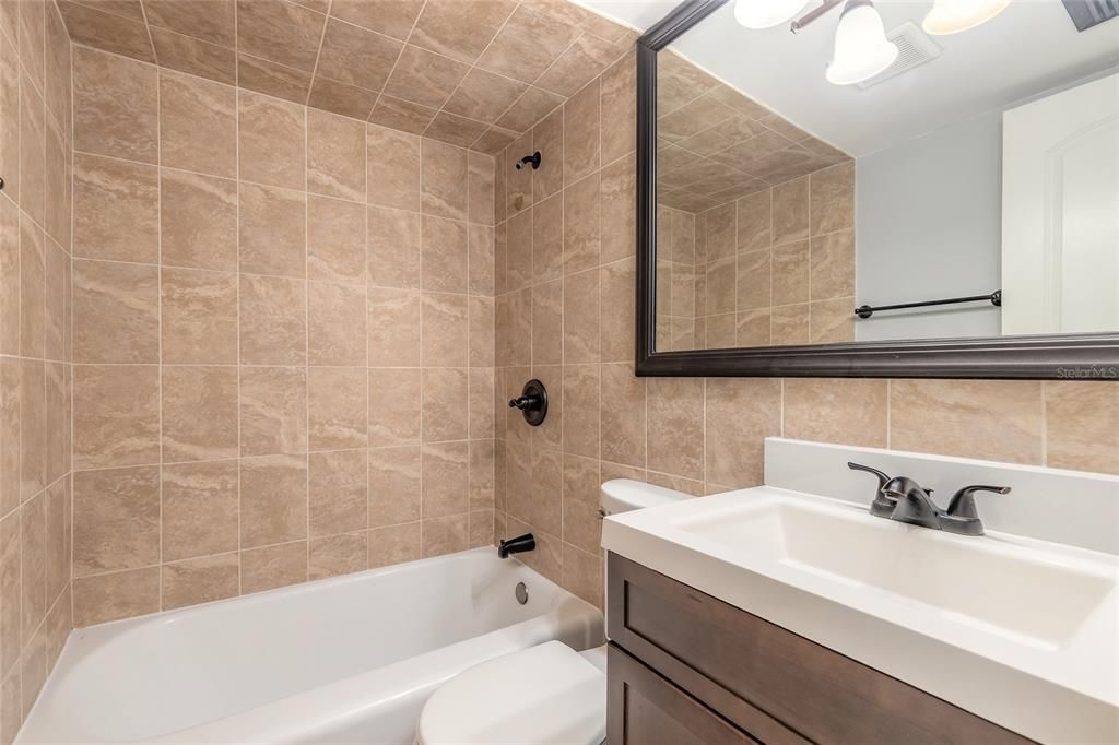 Active With Contract: $209,900 (2 beds, 2 baths, 890 Square Feet)